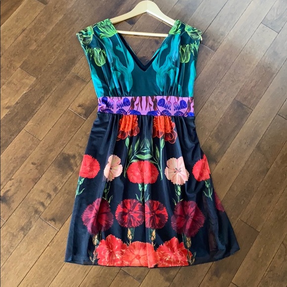 Dress - Picture 1 of 2